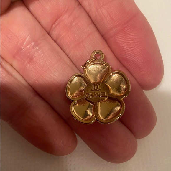 NWOT Camellia Charm w/Pearl Accent - Picture 5 of 8